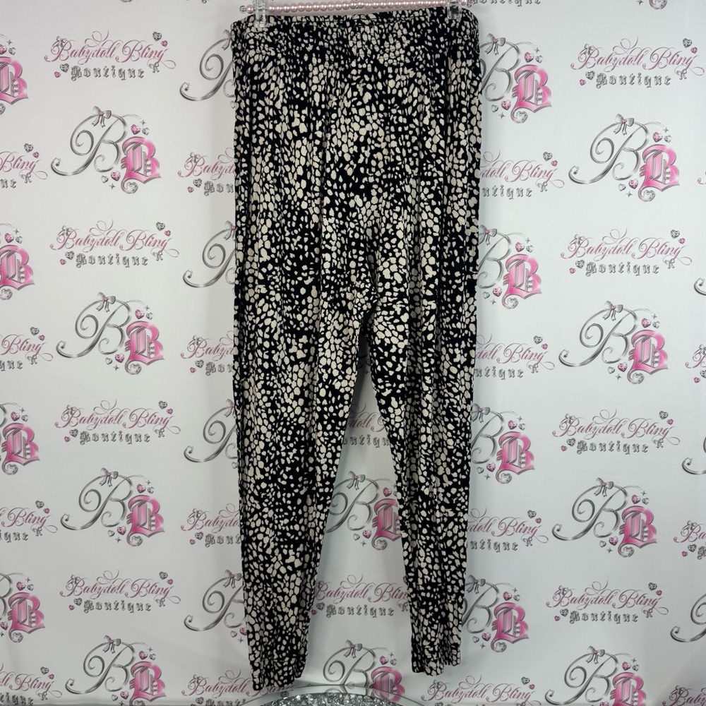 H&M pants joggers style smocked hem Black and cream white Patterned Joggers